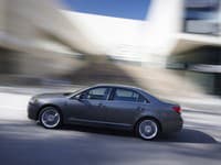  Lincoln MKZ Hybrid.