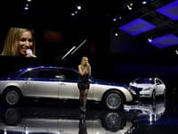 Luxusný Maybach 62 a speváčka Leona Lewis v Číne.