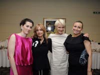 Zľava: Nina Gažovičová (licitátorka večera, Aukčná spoločnosť SOGA), Helena Krasňanská a Katarína Krejčíková (spoločnosť SHERON), Eva Čomborová (Aukčná spoločnosť SOGA).