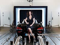 Katarina Witt v testovacom centre BMW