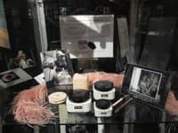 Výstava v Hollywoodskom múzeu, ktoré sídli v historickej budove fabriky Max Factor