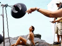 fotografie z natáčania TV spotu so Cindy Crawford