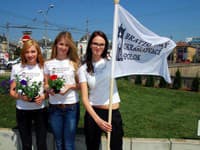 Missky a študenti zo župnej školy zdobili centrum Bratislavy