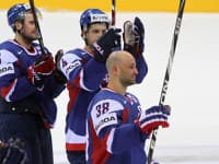Slovenský útočník Pavol Demitra - vpravo - počas rozlúčky po víťaznom zápase nad Dánskom v zápase E skupiny na 75. hokejových majstrovstvách sveta 2011 IIHF v Bratislave. Bratislava, 9. máj 2011.