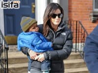 Sandra Bullock so synom Louisom Bardom