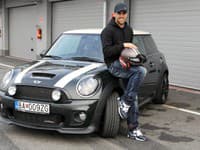 Futbalista Filip Šebo a jeho John Cooper Works Championship 50 na okruhu Slovakia Ring