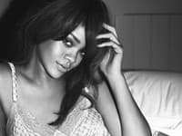 Rihanna v kampani Armani Jeans