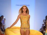 Prehliadka Mercedes-Benz Fashion Week Swim 2013 Collection
