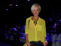 Jana Tomas - modelka v neónoch