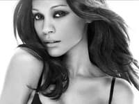 Zoe Saldana - Exotická herečka a pôvabná modelka, ktorá svoju krásu spočiatku skrývala za kreslenú postavičku Neytiri. 
