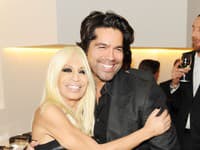  Brian Atwood a Donatella Versace