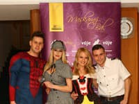 Eva Cifrová a Zuzana Haberová v spoločnosti známych