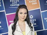 Tento outfit pokojne môže nosiť aj do práce, keďže pracuje v oblasti marketingu