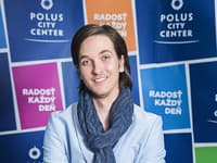 Kombinácia výrazných farieb i červenej je veľmi odvážna