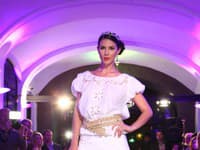 Modelka a moderátorka Soňa Skoncová v romantickom outfite s neprehliadnuteľnými sexi topánkami