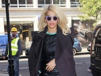 Rita Ora vo svojom koženom looku ukázala opäť svoju originalitu