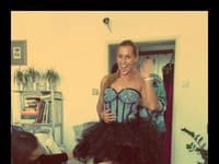 Dominika rozhodne nepatrí medzi športovkyne, ktoré nemajú vzťah k móde - tu je na skúške šiat z dielne Factory WTF?!