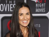 Rodičia Demi Moore boli alkoholici, vyrastala s nevlastným otcom, no i ten spáchal samovraždu