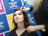 Veronika v rukách profesionálnej vizážistky Veroniky Vargovej