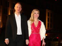 Zlatica Puškárová zažiarila v červenej róbe s akcentom na dekolt