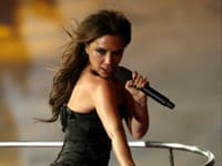 Victoria Beckham patrila do jednej z najúspešnejších dievčenských kapiel a spevu sa venuje dodnes 