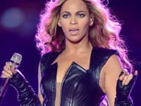 Beyoncé počas vystúpenia nosí originálne kostýmčeky s dôrazom na vyzdvihnutie svojho sexepílu