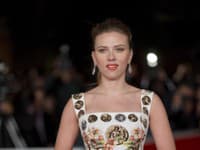 Scarlett Johansson sa vyjadrila, že sama by chcela staršieho muža