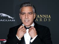 Fešák George Clooney je teda poriadny kvietok!