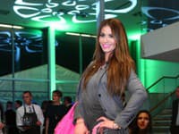 Patrícia Vittek upustila od tmavých farieb a svoje outfity zvýrazňuje veselšími farbami, ktoré jej veľmi pristanú