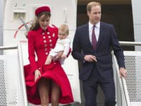 Kate Middleton často podfúkne šaty práve pri vystupovaní z lietadla