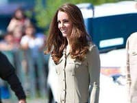 Krásna vojvodkyňa Kate Middleton je dokonale zladená a aj v denimových nohaviciach jej to veľmi pristane