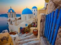 Santorini je najväčší grécky ostrov, asi 200 kilometrov od pevniny