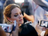 Angelina má dodnes v sebe zvodný pohľad, ktorý niektorým mužom nedá spávať