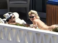 Sexmbombe Pamele Anderson učarovalo Porto Cervo