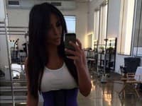 Kim Kardashian urobila zo svojho pozadia doslova devízu