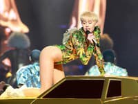 Miley Cyrus a číslo, ktoré nemôže chýbať - twerking