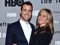 Jennifer Aniston vyzerá šťastne, no ich vzťah je niekedy veľmi zvláštny