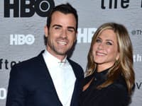 Jennifer Aniston vyzerá šťastne, no ich vzťah je niekedy veľmi zvláštny