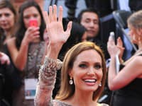 Angelina Jolie je známa aj tým, že by chcela pomôcť všetkým ľuďom na svete
