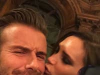 Victoria a David počas spoločnej selfie ako keby sa vrátili o 20 rokov späť v čase