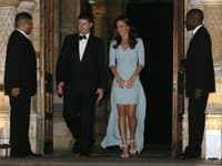 Kate Middleton a jej odhalené, krásne nohy v čase, keď jej tvár bola poznačená nevoľnosťami