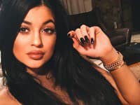 Kylie si z rečí okolia ťažkú hlavu nerobí
