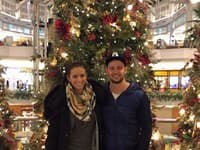 Tomáš Tatar s priateľkou Luciou Slaninkovou, ktorá za ním lieta do Ameriky