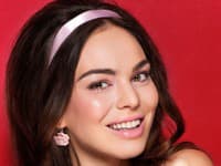 Fotila: Jena Šimková Líčil a česal: Tomáš Vida produktami Dermacol Modelka: Soňa Štefková / Mix Model Management a jej psík Larinka