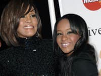 Bobby Kristine nechýbalo veľa, aby dopadla ako jej slávna mama Whitney Houston