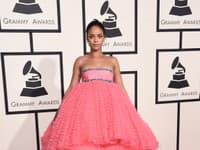 Gráciou, ktorú Rihanna predviedla zatienila prítomné dámy večera