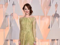Emma Stone sa zaligotala v róbe s vysokým rázporkom od Elie Saab