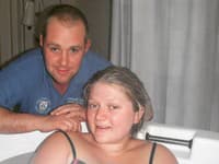 Takto vyzerala Lauren Wallis krátko po pôrode