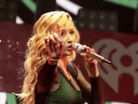 Iggy Azalea má vraj vylepšené pozadie