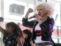 Christina Aguilera nepozná heslo menej je viac...
